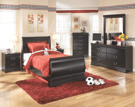 Huey Vineyard - Dresser, Mirror - Black