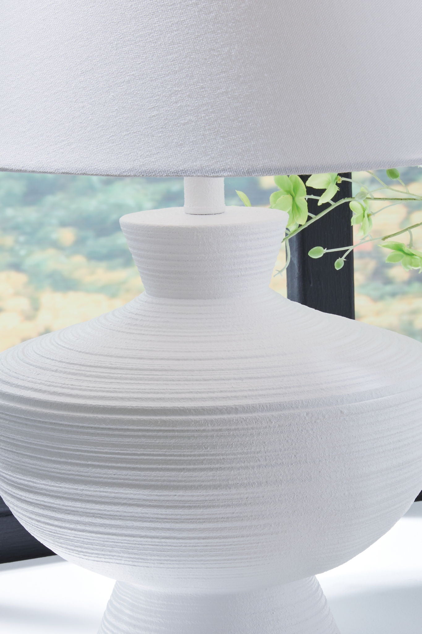 Harelwood - Poly Table Lamp - White