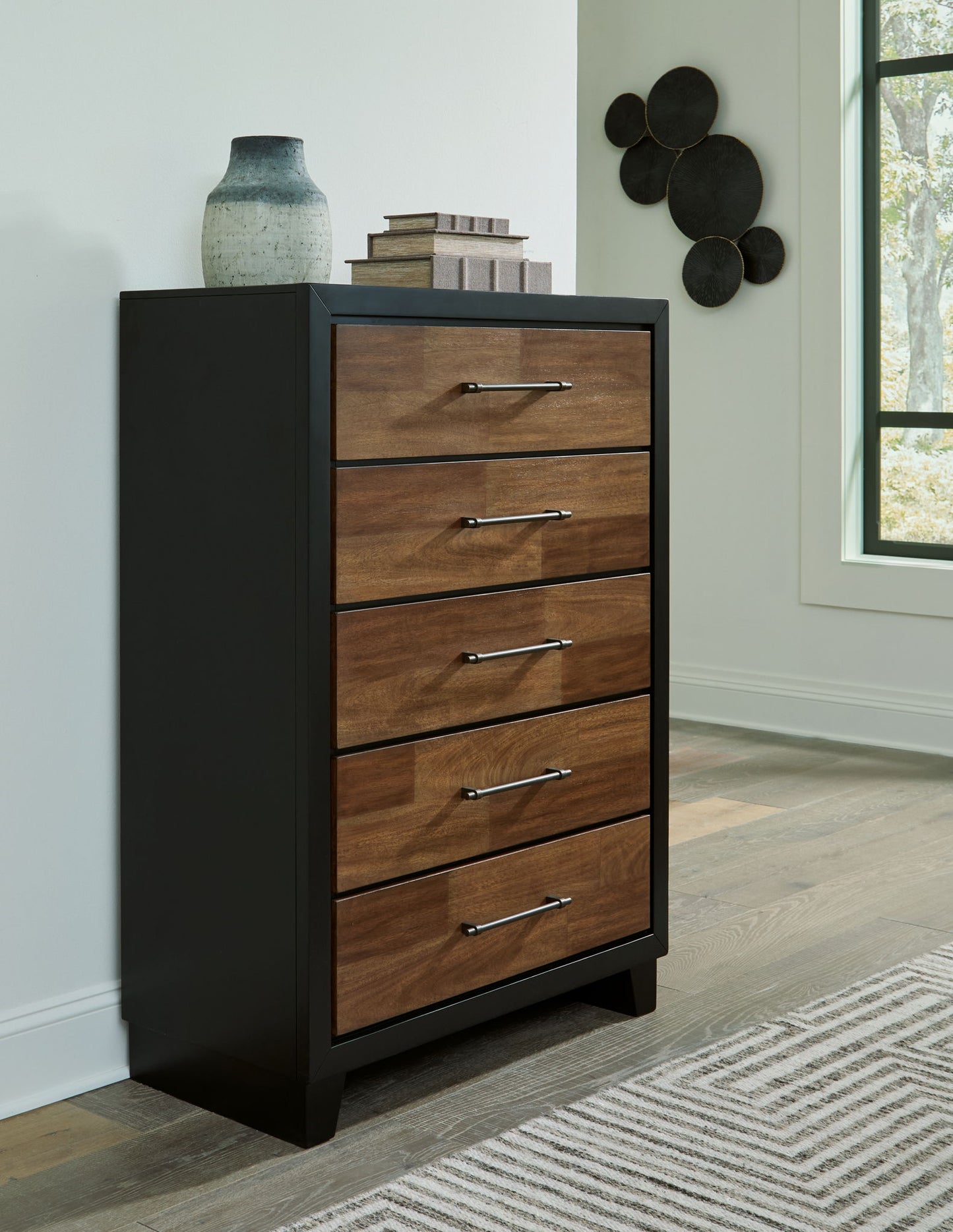 Kraeburn - Five Drawer Chest - Brown / Black