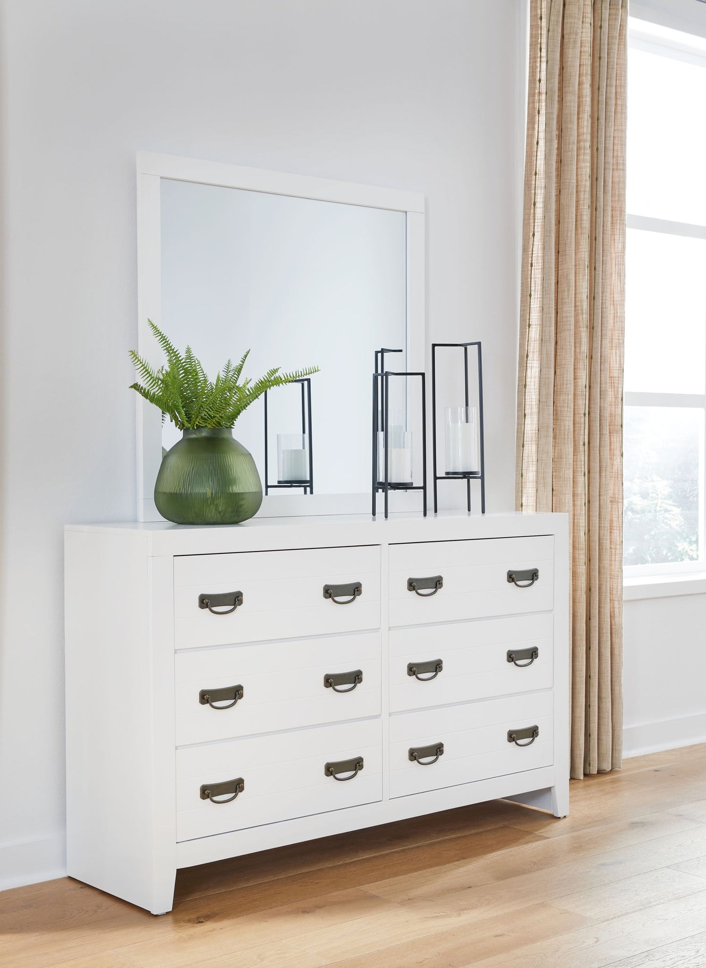 Binterglen - Dresser And Mirror - White